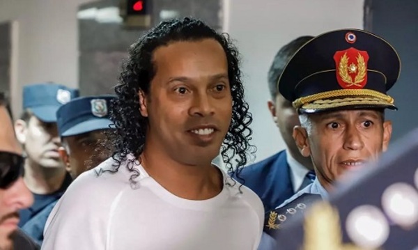 Ronaldinho Gaúcho es sorprendido en hotel asunceno