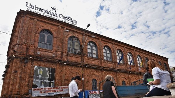 Estudiantes piden a la UCA la reposición de tres docentes de Comunicación