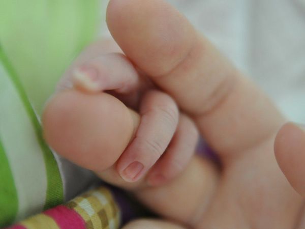Paciente con Covid-19 positivo da a luz a una beba sana
