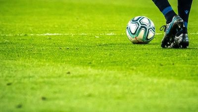 Alistándose para la mayor jugada: clubes inician controles para la vuelta del fútbol