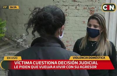 Juzgado determina que víctima de violencia viva con agresor - C9N