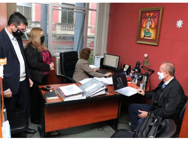 Ex gerente de la ANDE declaró en Fiscalía por el acta secreta
