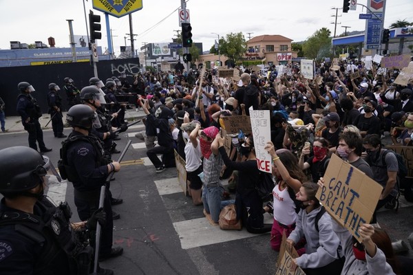 Los Ángeles vive sin incidentes su primera noche libre del toque de queda » Ñanduti