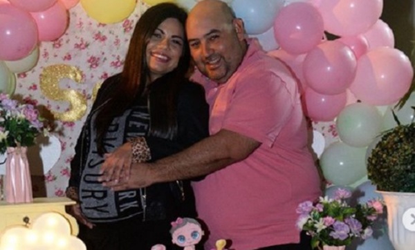 Vivi Insfrán celebra baby shower en cuarentena