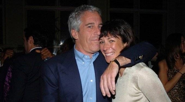 HOY / Elegía a las menores y participaba de los abusos sexuales: dónde está la expareja y cómplice de Jeffrey Epstein