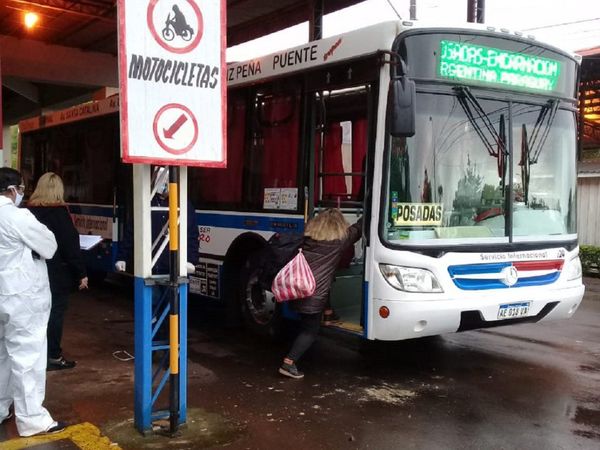 Casi 200 argentinos retornan a su país por Encarnación