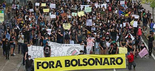 Bolsonaro llama «marginales» y «terroristas» a manifestantes