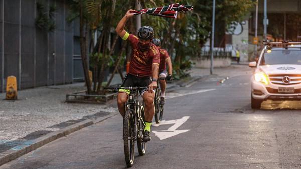Fred recorre 600 Kilómetros en bicicleta para firmar por Fluminense
