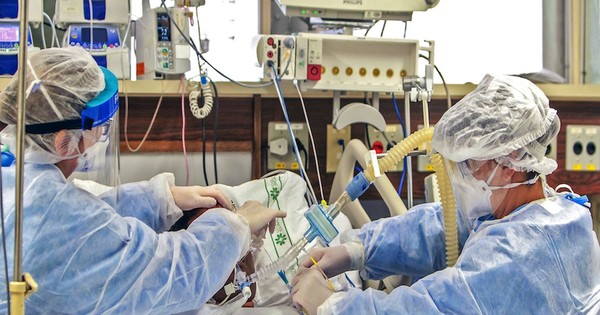 Pacientes en terapia con COVID-19 pasarían a sala común en los próximos días