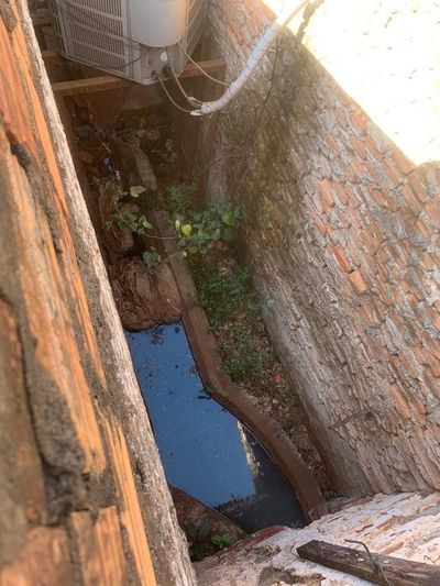 Denuncian que cárceles de CDE expiden aguas servidas y cloacales en vecindario - ABC en el Este - ABC Color