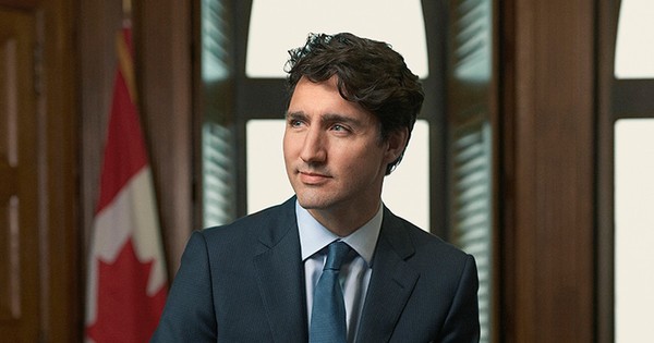 Primer ministro de Canadá se arrodilla en solidaridad con manifestantes en EEUU