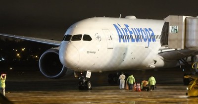 En un vuelo humanitario regresaron 332 connacionales