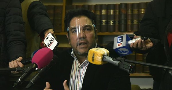 Tuma deja la defensa porque padre no quiere querellar a la madre