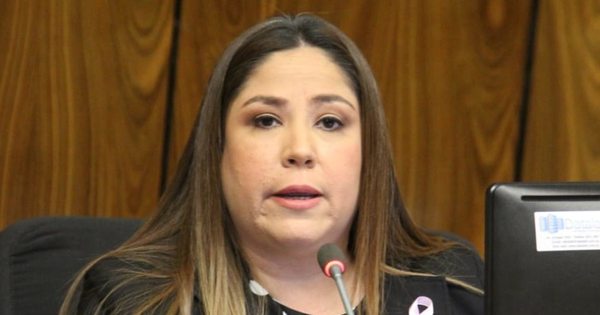 Salud llegó a usar 800 mascarillas vencidas