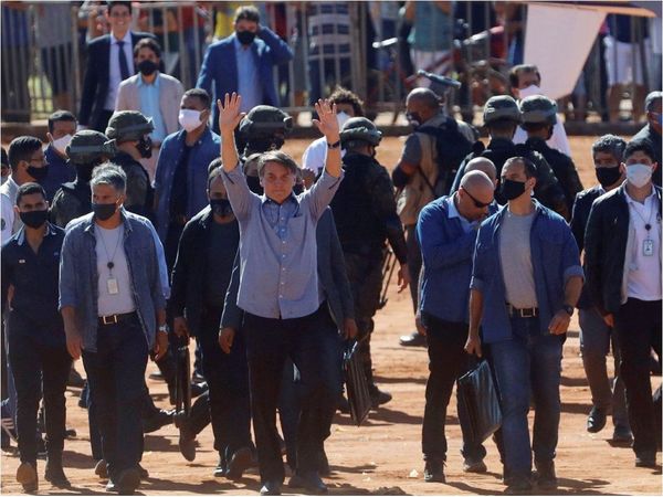 Ante ola de muertes, Bolsonaro pide acción contra antifascistas