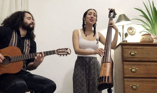 Nat Mendoza canta “Los hermanos” - Artes y Espectáculos - ABC Color