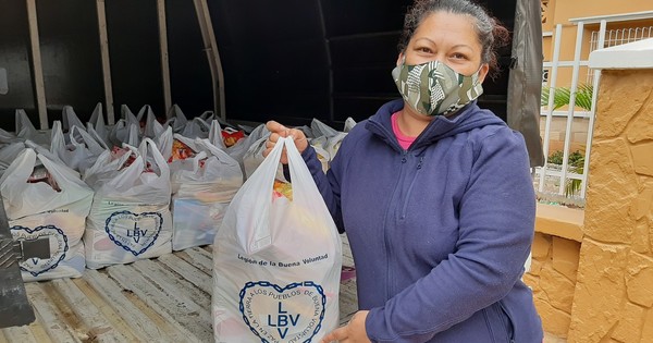 Padres de niños de guardería recibieron kits de materiales para hacer tareas