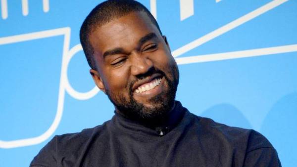 El cantante Kanye West se comprometió a hacerse cargo de la educación universitaria de la hija de George Floyd
