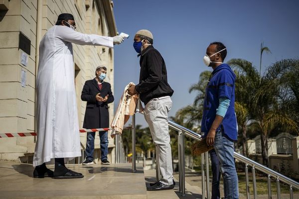 Pacientes de COVID-19, única prioridad del personal sanitario en Sudáfrica - Mundo - ABC Color