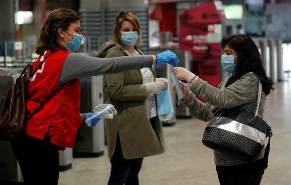 OMS cambia nuevamente protocolo de utilización de mascarillas