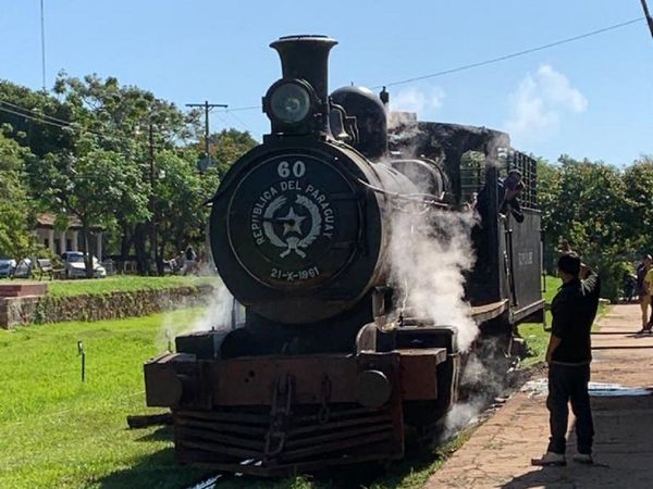 Realizan pruebas de la antigua locomotora 60, impulsada a vapor