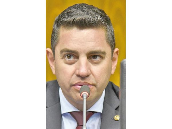 Varios estatales son planilleros en Partido Colorado