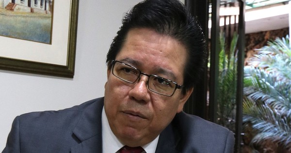 Jueza otorga medidas alternativas a la prisión al ex contralor Enrique García