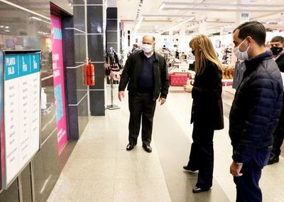 Dicen que 37.000 personas ya volvieron a sus puestos - Locales - ABC Color