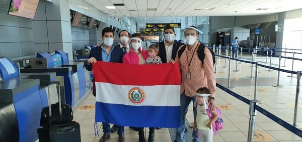 HOY / Más compatriotas siguen llegando desde el exterior