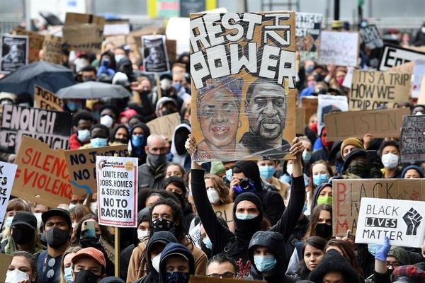 Cerca de tres mil personas se manifestaron en Roma contra el racismo y por George Floyd » Ñanduti