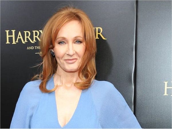 JK Rowling acusada de transfobia en Twitter