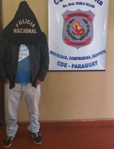 Detienen a conductor ebrio tras quedarse dormido en su vehículo - ABC en el Este - ABC Color