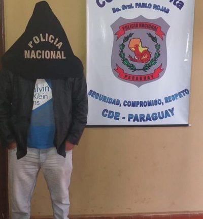 Ebrio quedó dormido en su vehículo y fue detenido