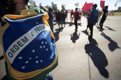 Brasileños marchan a favor y contra Bolsonaro en medio de pandemia al alza » Ñanduti