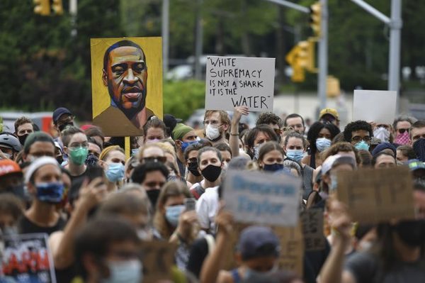 Miles de personas marchan  contra el racismo en el mundo