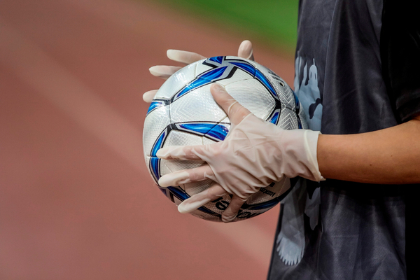 En Grecia el fútbol no pudo regresar al cien por ciento