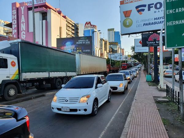 Caravana para exigir apertura del Puente de la Amistad - ABC en el Este - ABC Color