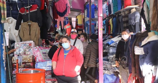 Venta de abrigos incrementa el movimiento en el Mercado 4