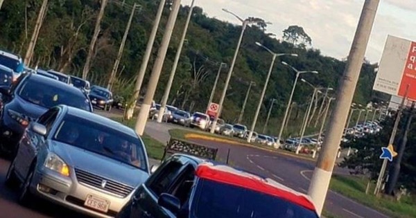 Salto del Guairá: comerciantes realizan multitudinaria caravana para exigir ayuda ante la crisis