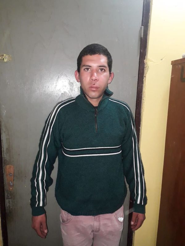 Detienen a hombre tras romper vidrio y robar farmacia - Nacionales - ABC Color