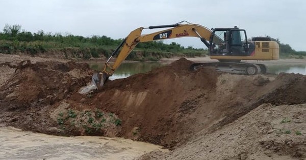 Río Pilcomayo: Iniciaron limpieza de canales en el Lote II