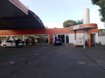 Asalto y toma de rehén en surtidor de Luque | Crónica