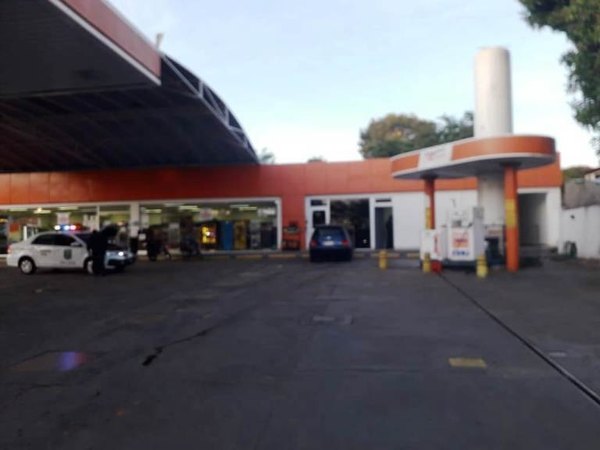 Asalto y toma de rehén en surtidor de Luque | Crónica
