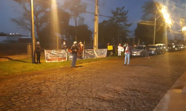 Escrachan a la pareja de ladrones Lucho Zacarías y Rocío Abed en Ciudad del Este – Diario TNPRESS