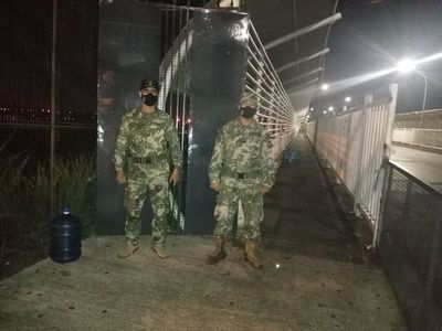 Trasladan a albergues a 34 compatriotas que estaban en el Puente de la Amistad - ABC en el Este - ABC Color