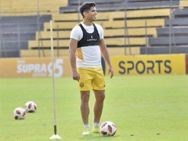 Caravana aurinegra llegó anoche al país