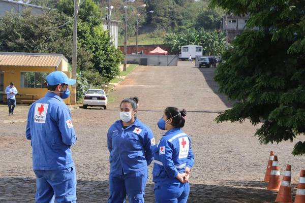 Paraguayos en albergue de Hernandarias piden ser llevados a sitios cercanos a sus casas para seguir con la cuarentena » Ñanduti