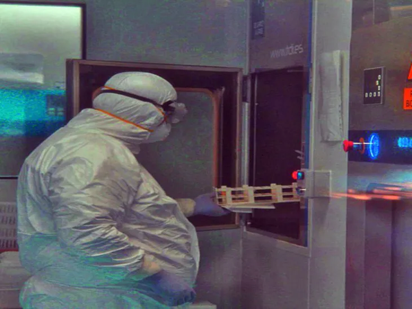 Laboratorio Central está al tope y trabaja 24 horas en era Covid