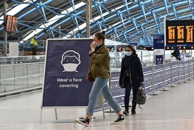 Entra en vigor en Reino Unido la cuarentena a los visitantes que lleguen del extranjero - Mundo - ABC Color