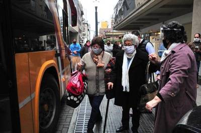 Adultos mayores regresan al Paraguay desde Buenos Aires, Argentina – Prensa 5